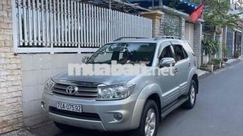Toyota Fortuner 2009 Số sàn Bạc