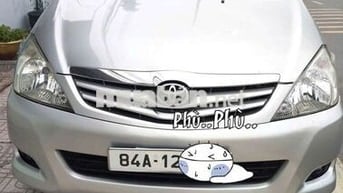 Toyota Innova 8chỗ số sàn màu Bạc