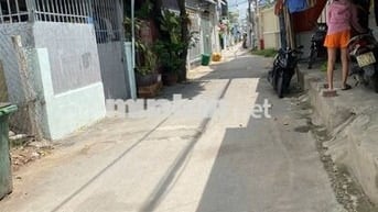 Bán nhà đường số 4 (1 set) hẻm 4m thong , sát bãi xe tải 4 căn