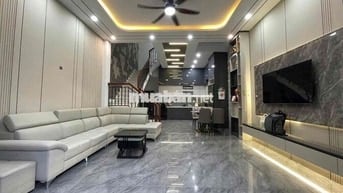 011 CHO THUÊ NHÀ 3 TẦNG HIỆN ĐẠI 3PN – CÓ SÂN ĐẬU Ô TÔ TRONG NHÀ
