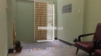 Cho thuê nhà nguyên căn 2PN, 2WC, Trệt lầu, hẻm Đ. Trường Sa, P.17