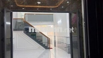 Cần bán căn nhà gần trường học các cấp, bệnh viện, chợ.