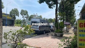 Bán nhà mặt tiền kinh doanh gần quốc lộ 13