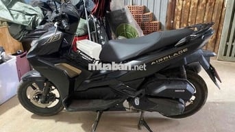 Honda Air Blade Đặc Biệt 4Val Đen Vàng