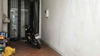 CHÍNH CHỦ CHO THUÊ TẦNG TRỆT NHÀ MỚI, HẺM XE HƠI GẦN BÀ CHIỂU
