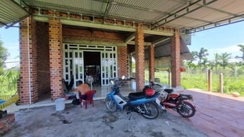 Nhà 3 phòng ngủ, gần 2  trường học, gần KCN. 1,4 tỷ TL 