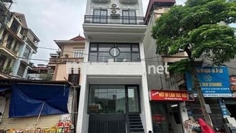 Mặt phố Nguyễn Đình Hoàn 2n1k full nội thất , thoáng sáng