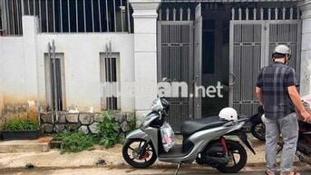 CHO THUÊ NHÀ - MẶT TIỀN ĐƯỜNG A MÍ ĐOAN - SÁT ĐƯỜNG AMA KHÊ