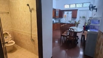 Nhà MT Đ. số 2 , Cư Xá RaDa ,DT 4x20m, 3.5 tấm, sẵn nội thất, 18 triệu