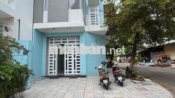 Nhà góc 2 mặt tiền full nội thất KDC Long Thịnh