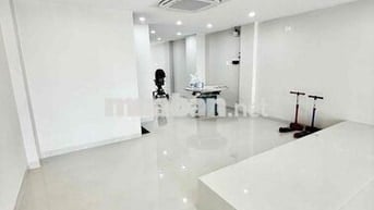 Cho thuê mặt bằng tầng trệt mặt tiền đường Thích Quảng Đức, Hà Quang 1