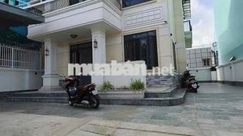 Cho thuê nguyên căn Biệt thự làm VP công ty MT đường Phạm Văn Đồng