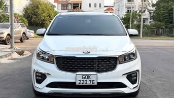 Kia Sedona Full Option 2019 màu trắng.