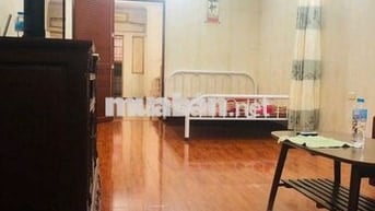 Chính chủ cho thuê căn hộ tập thể tầng 2 ở Phố 8/3
