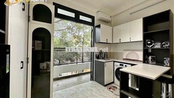 Căn Hộ Ban Công Gần Đại Học Bách Khoa Đại Học Y Dược Full Nội Thất Q1