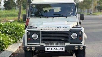 Land Rover Defender 5 chỗ màu Trắng
