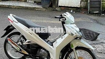 Honda Future Trắng Xăng