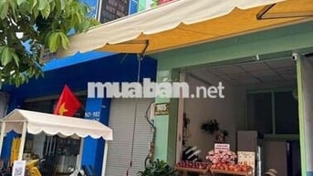 Sang nhượng quán nước có vỉa hè rộng