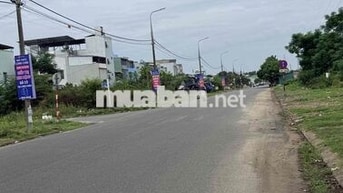 Nằm ngay trên trục đường 10.5  m}, khu dân cư dân trí cao, an ninh tốt
