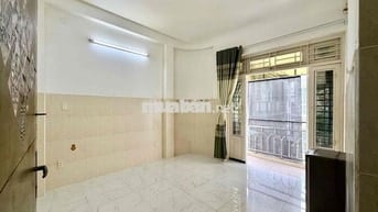 Cho Thuê Căn Hộ Bancol Thang Máy Rộng 25m2 Ngay Vòng Xoay Lý Thái Tổ