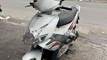 Honda Air Blade Trắng 43-X5 9562