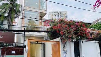 Nhà 4 tầng xây mới khu Thảo Điền sẵn thang máy và HĐT 60tr/tháng.