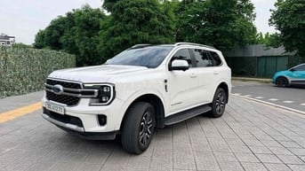 Ford Everest Platinum 2024 Trắng