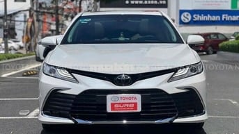 Toyota Camry 2.0Q 2021 Trắng 30.000 km
