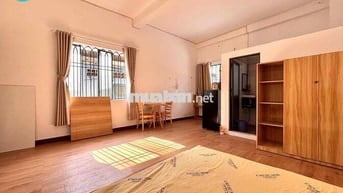 STUDIO CỬA SỔ TRỜI NGAY CÔNG VIÊN LÊ THỊ RIÊNG - CÁCH MẠNG THÁNG TÁM