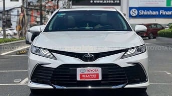 Toyota Camry 2.0Q 2021 Trắng 30.000 km