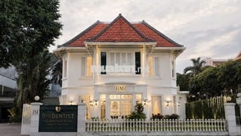 CHO THUÊ BIỆT THỰ HẠNG SANG MẶT TIỀN RỘNG 25M TRUNG TÂM QUẬN 3