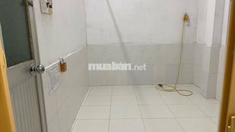PHÒNG LẦU ĐÚC NGAY TRUNG TÂM QUẬN 3 CÁCH MẠNG THÁNG