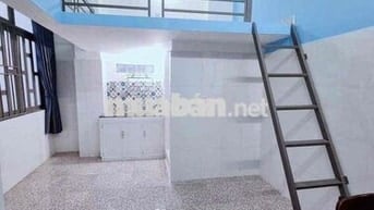 Phòng gác,dt 30m2, gần đại học ngân hàng