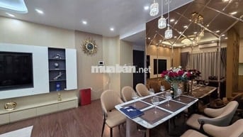Bán chung cư đẹp nhất cầu giấy 3PN, 2VS, nội thất đầy đủ nhỉnh 6 tỷ