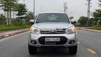 Ford Everest 2013 Form 2014 7 chỗ Dầu Bạc