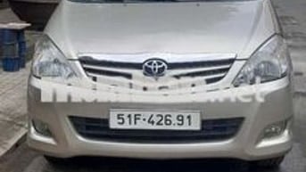 Toyota Innova 2011 Vàng cát 7 chỗ