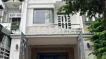 Nhà 2 lầu full nội thất KDC 586