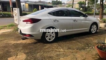 Hyundai Elantra 2021 Trắng 5 chỗ