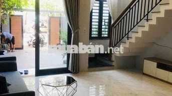 chính chủ đang ở bán căn nhà sân vườn mini đường phan khoang