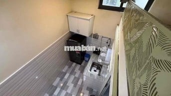 STUDIO MỚI XÂY FULL NỘI THẤT SIÊU XỊN - cửa sổ trời