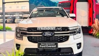 Ford Everest Platinum, 2 cầu, xe gia đình, 7 chỗ