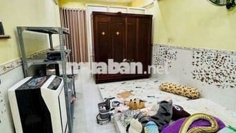 đang sơn sửa mới 4x20m 3 phòng