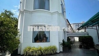 Nhà đẹp 3 tầng gần ngã 6 , Chợ Thủ Dầu Một 4pn sẵn máy lạnh