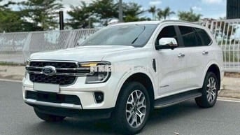 Ford Everest Titanium 2025 Trắng 48.700 km