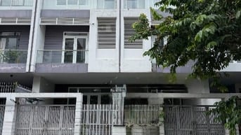 Bán nhà 10x20m, có Hầm+ 3 lầu KDC Dương Hồng Xã Binh Hưng,B Chánh