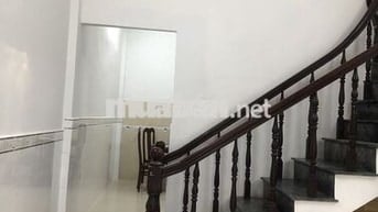 Cho thuê nhà nguyên căn 2 tầng, 2 phòng ngủ, 2 nhà vệ sinh. 