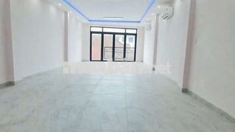 CHO THUÊ NHÀ 5X22(TRỆT+LỬNG+3LẦU) THANG MÁY NHÀ FULL MÁY LẠNH TỪNG LẦU