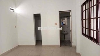 Nhà cho Thuê nguyên căn; 1 trệt, 1 lầu xây kiên cố, 1 phòng khách, kho