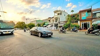 NHÀ MẶT TIỀN TRẦN PHÚ THUẬN TIỆN KINH DOANH,GIÁ TỐT