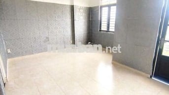 PHÒNG BAN CÔNG GIÁ RẺ GẦN CHỢ ĐẦU MỐI, HUFLIT